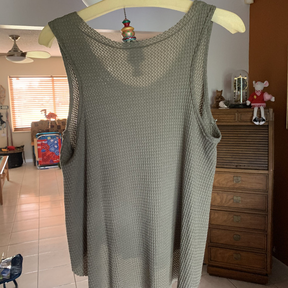 FREE PEOPLE LIKE Light Thermal Sleeveless Top LG. - Picture 2 of 2